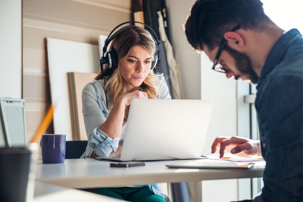 music-keeps-her-focused-picture-id508510312